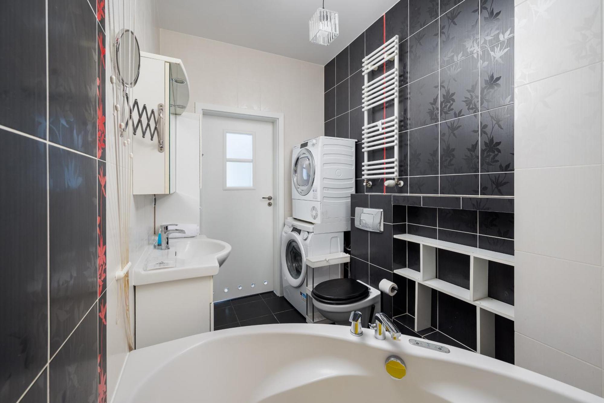 Metro Wawrzyszew 2-bedroom Apartment *